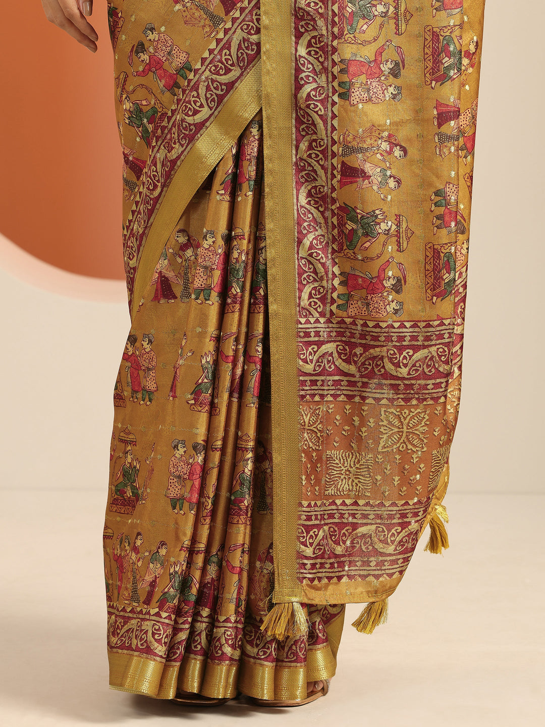 Mustard Printed Silk Blend Saree With Unstitched Blouse Piece