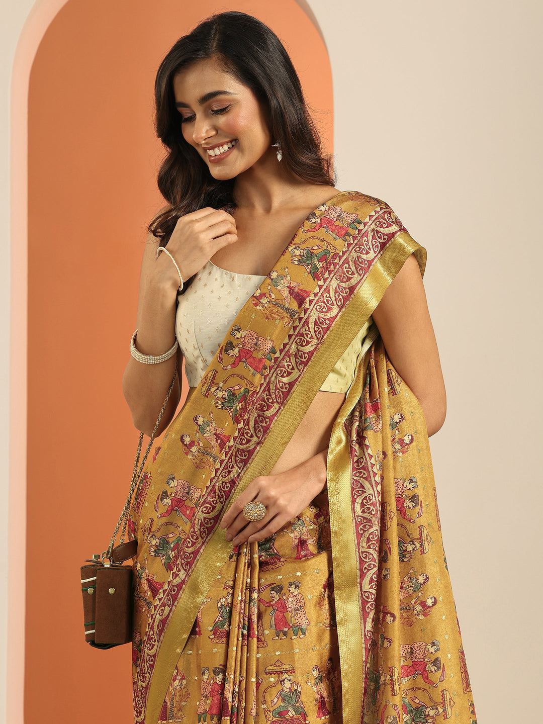Mustard Printed Silk Blend Saree With Unstitched Blouse Piece