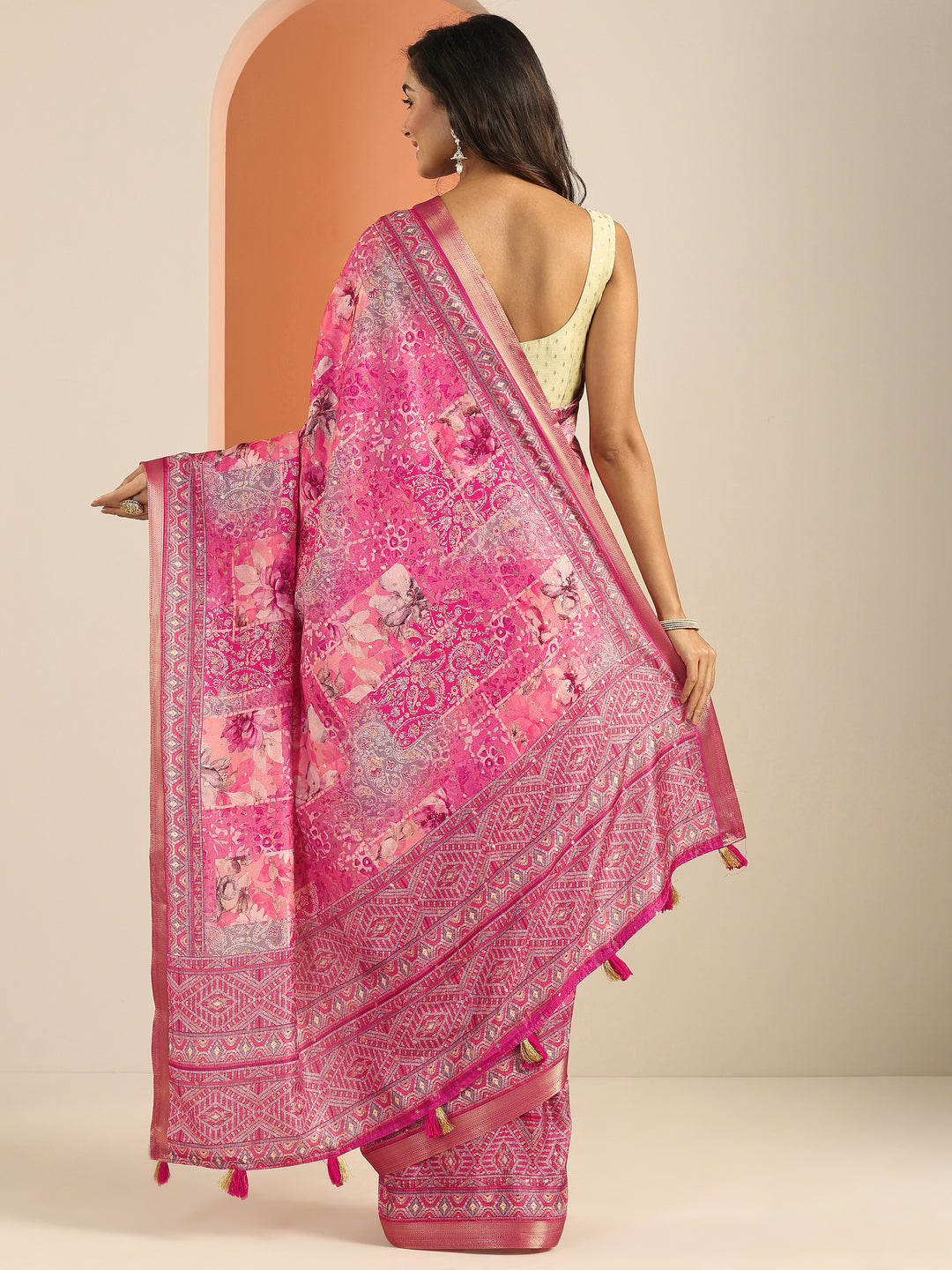 Pink Printed Silk Blend Saree With Unstitched Blouse Piece