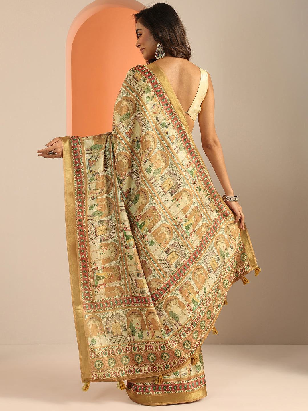Mustard Printed Silk Blend Saree With Unstitched Blouse Piece