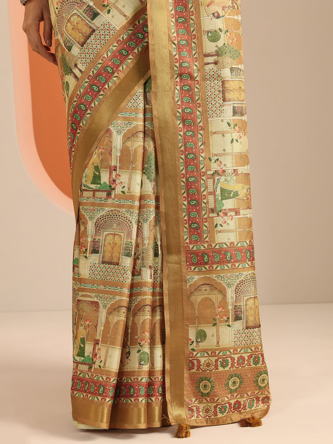Mustard Printed Silk Blend Saree With Unstitched Blouse Piece