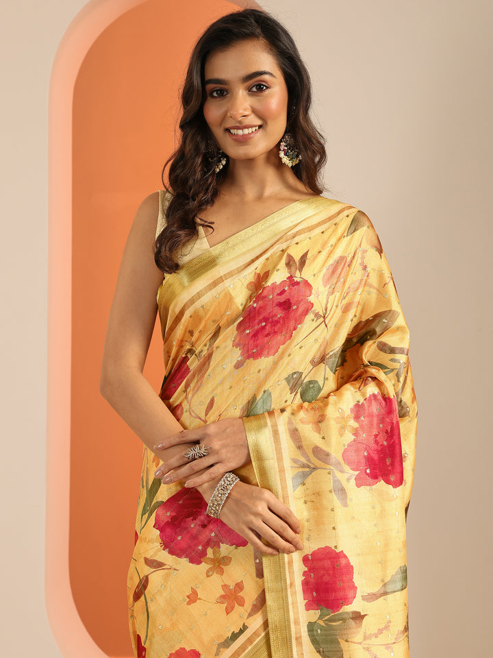 Mustard Printed Silk Blend Saree With Unstitched Blouse Piece