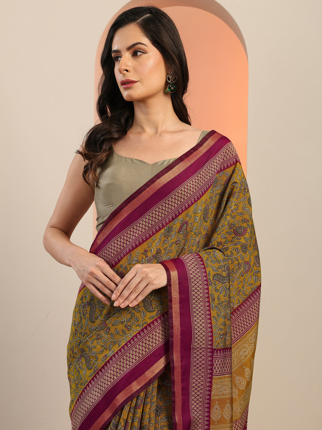 Mustard Printed Silk Blend Saree With Unstitched Blouse Piece