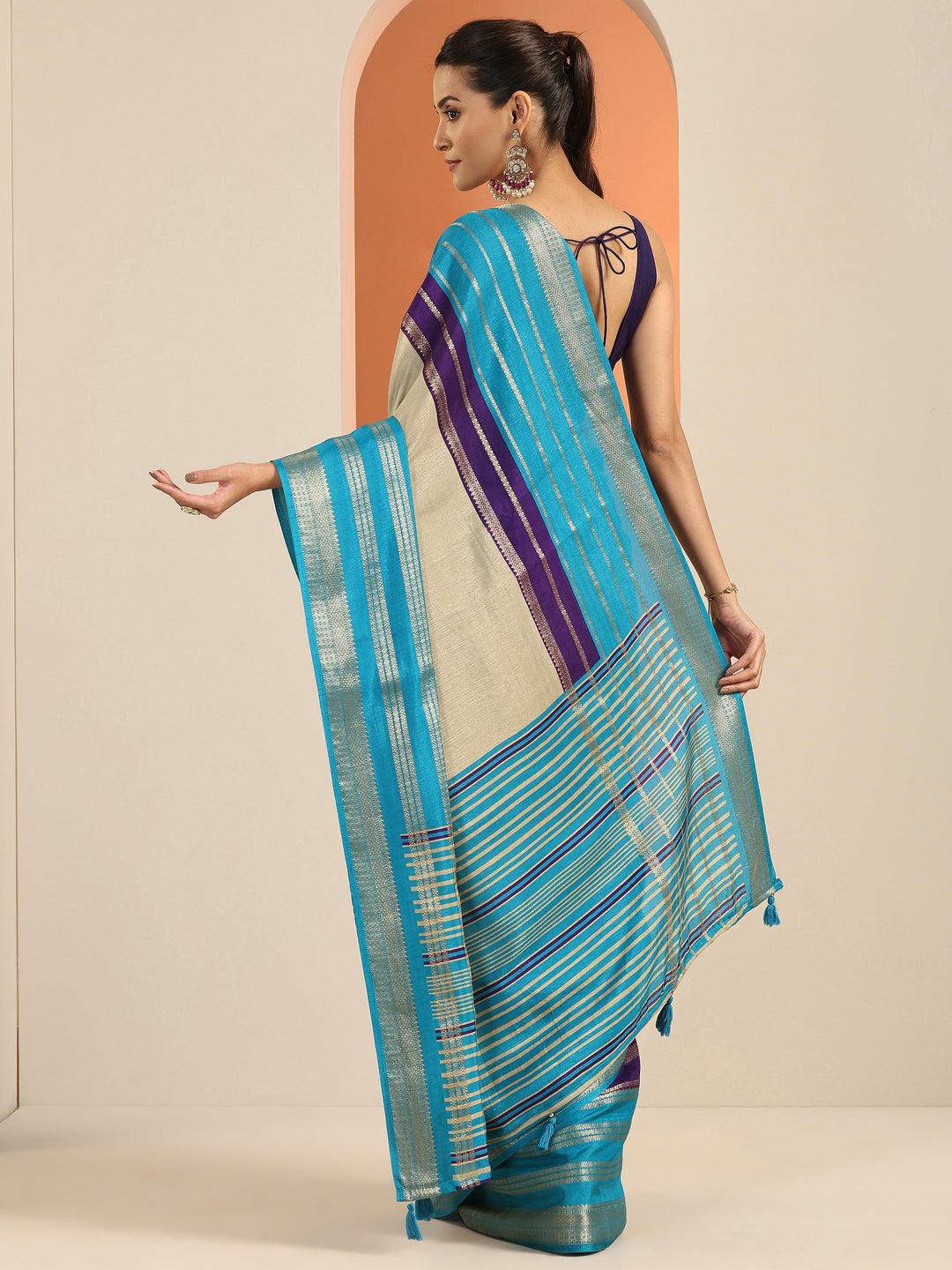 Beige Printed Silk Blend Saree With Unstitched Blouse Piece