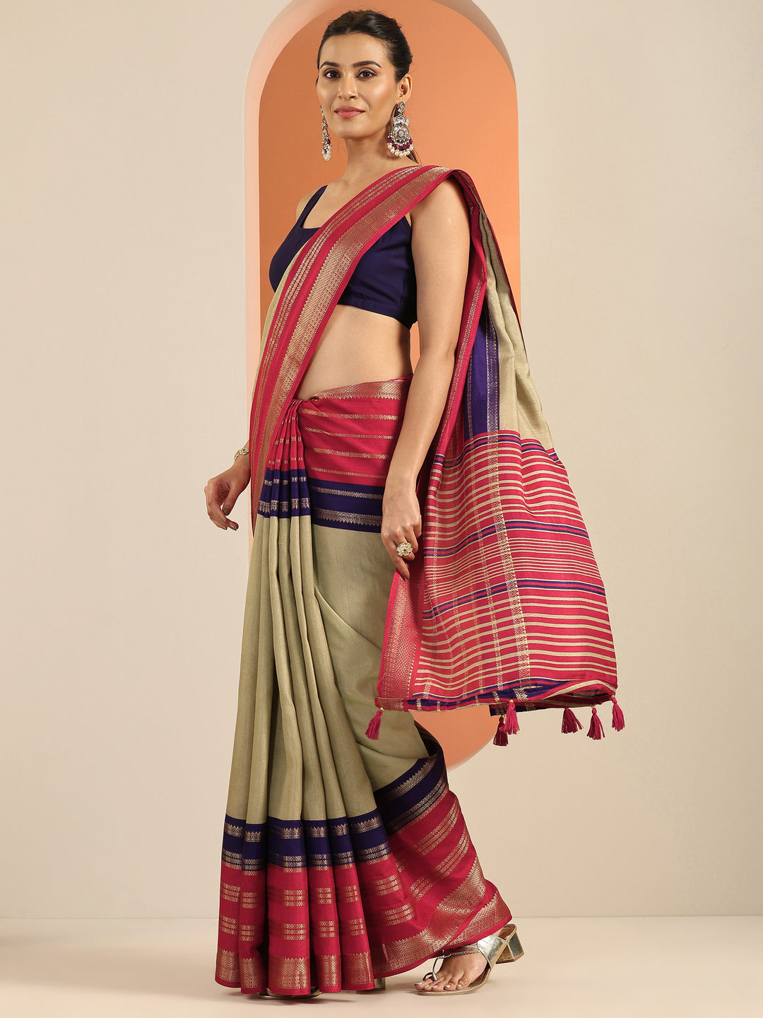 Beige Printed Silk Blend Saree With Unstitched Blouse Piece