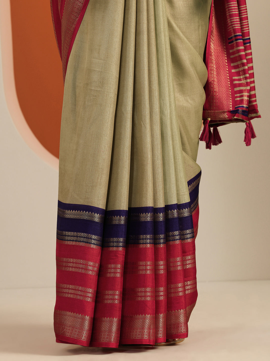 Beige Printed Silk Blend Saree With Unstitched Blouse Piece