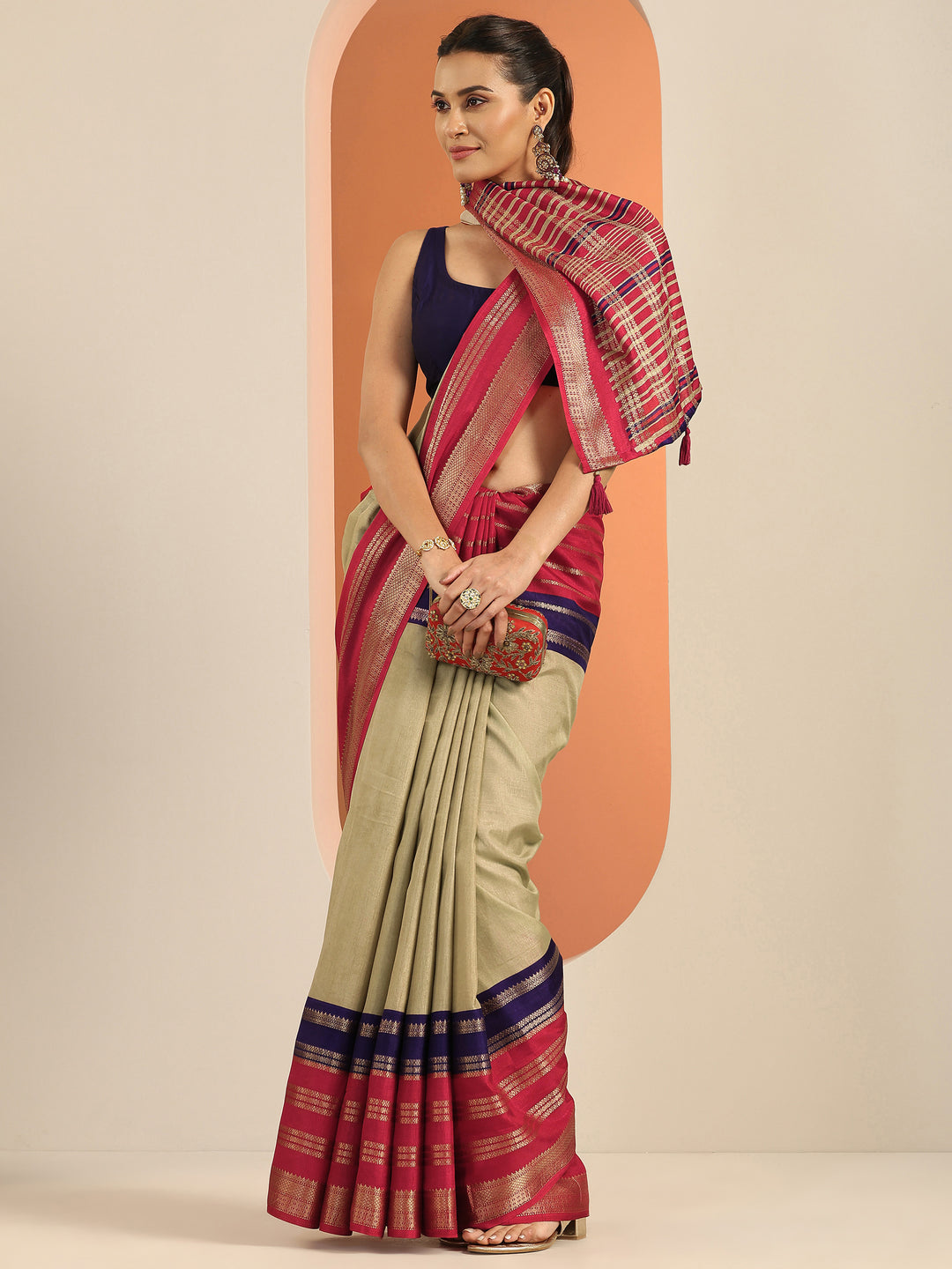 Beige Printed Silk Blend Saree With Unstitched Blouse Piece