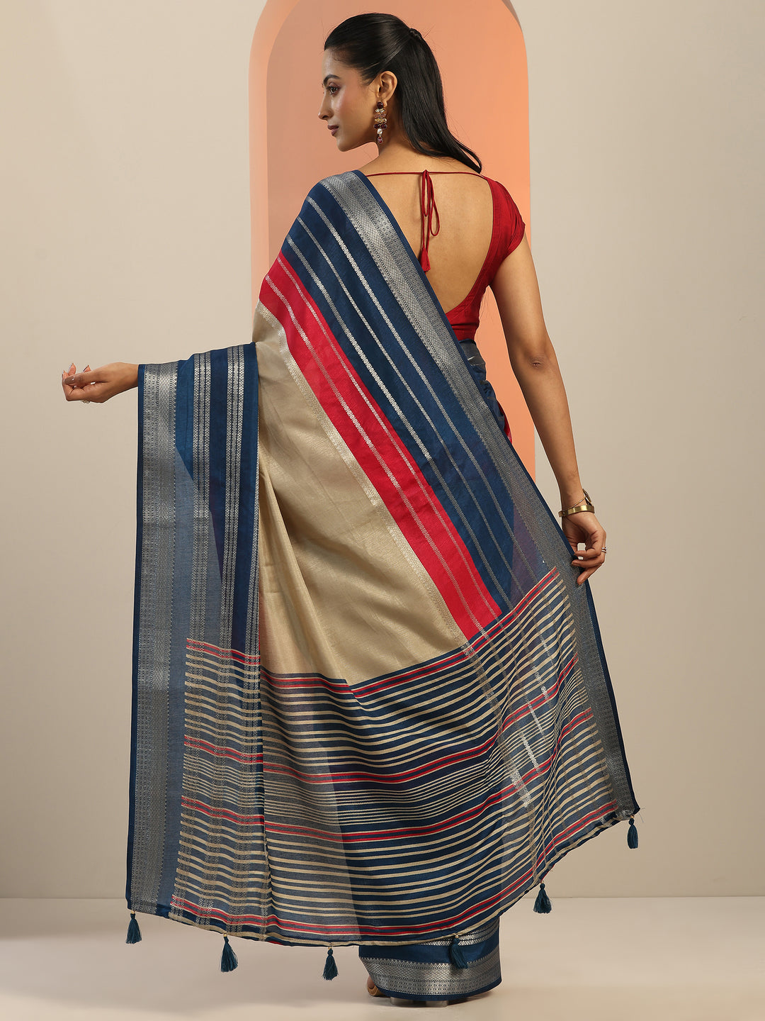 Beige Printed Silk Blend Saree With Unstitched Blouse Piece
