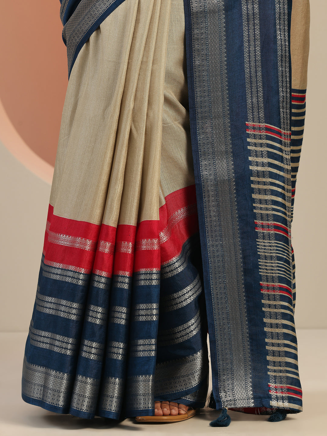Beige Printed Silk Blend Saree With Unstitched Blouse Piece