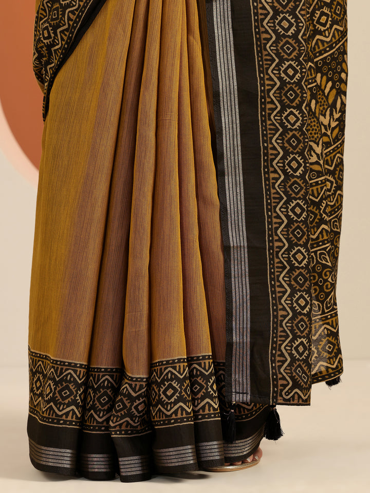 Mustard Printed Silk Blend Saree With Unstitched Blouse Piece