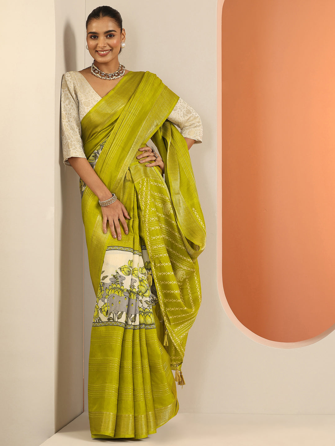 Green Printed Silk Blend Saree With Unstitched Blouse Piece