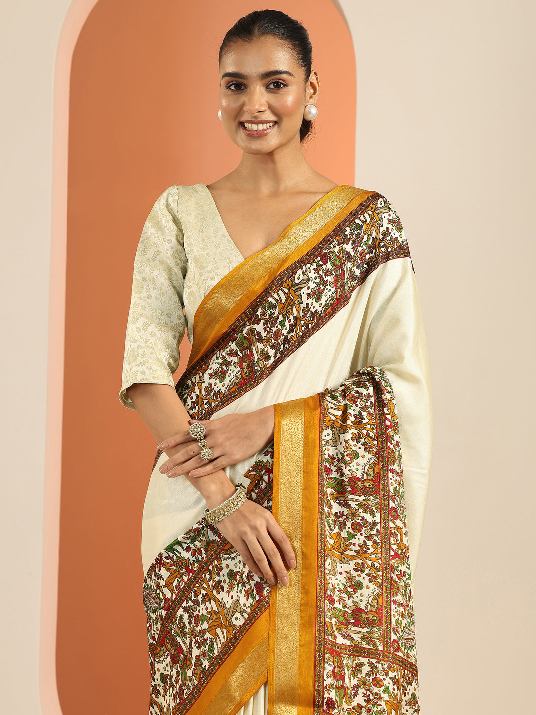 Beige Solid Georgette Saree With Unstitched Blouse Piece