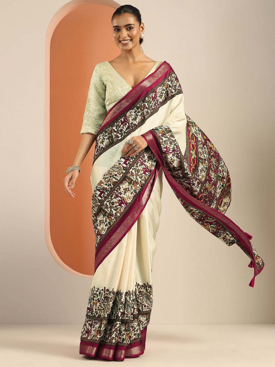 Beige Solid Georgette Saree With Unstitched Blouse Piece