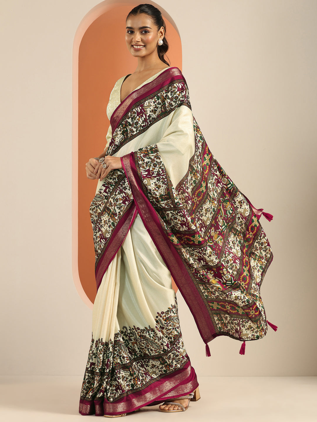 Beige Solid Georgette Saree With Unstitched Blouse Piece
