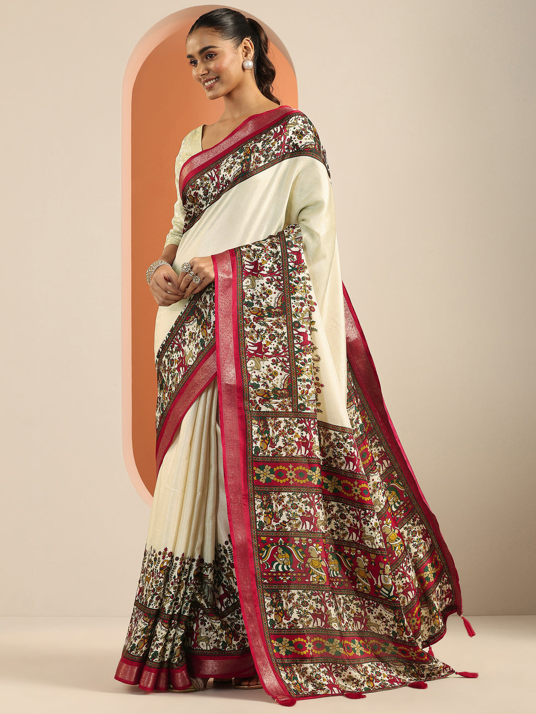 Beige Solid Georgette Saree With Unstitched Blouse Piece