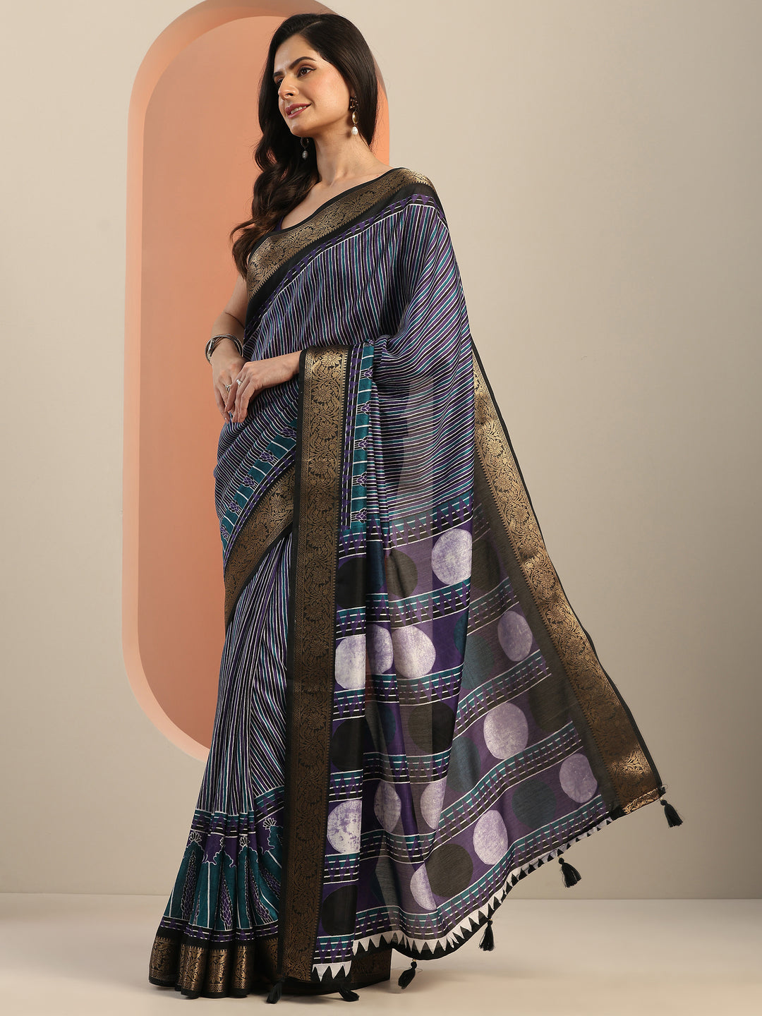 Purple Printed Silk Blend Saree With Unstitched Blouse Piece