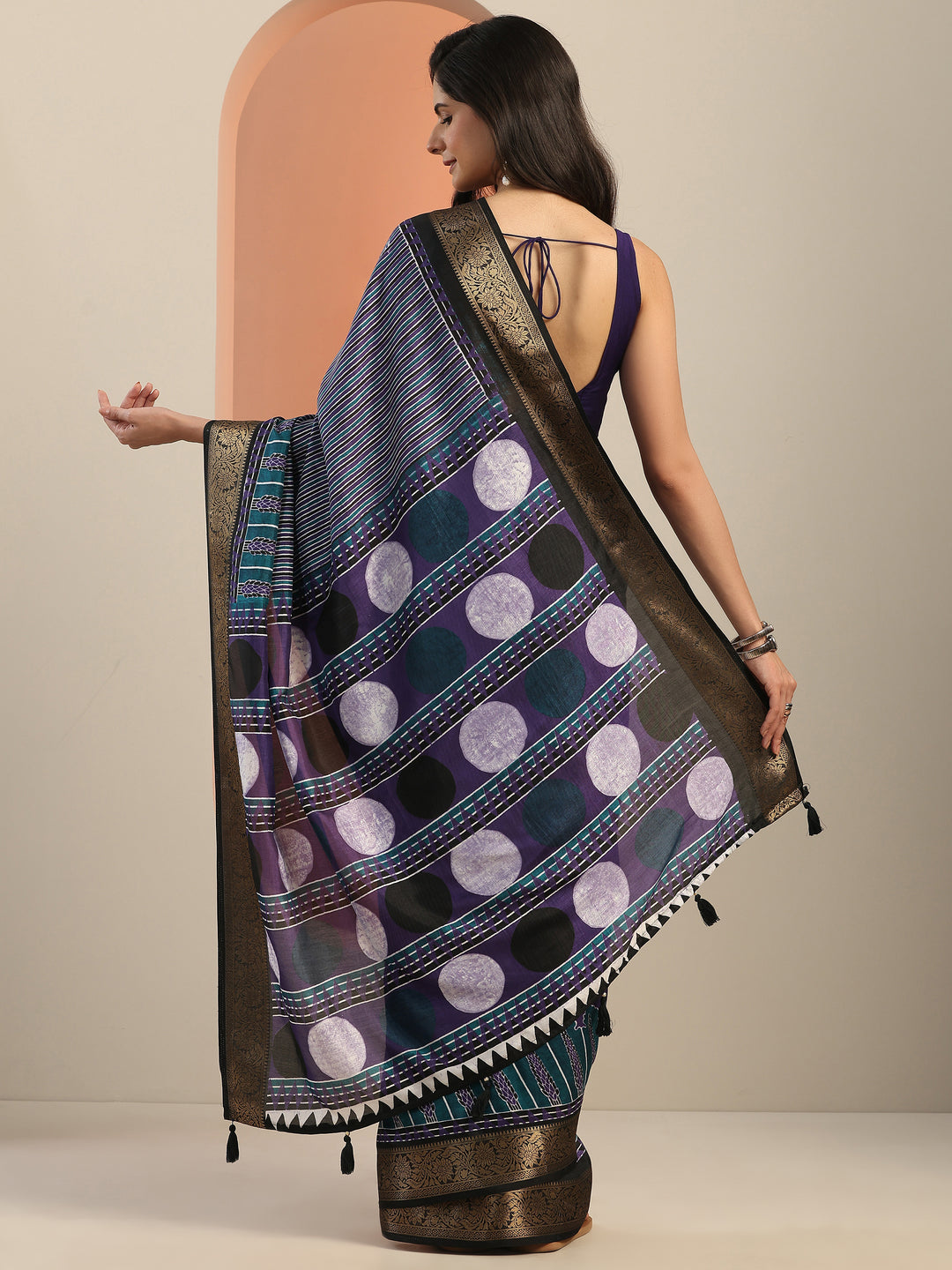 Purple Printed Silk Blend Saree With Unstitched Blouse Piece