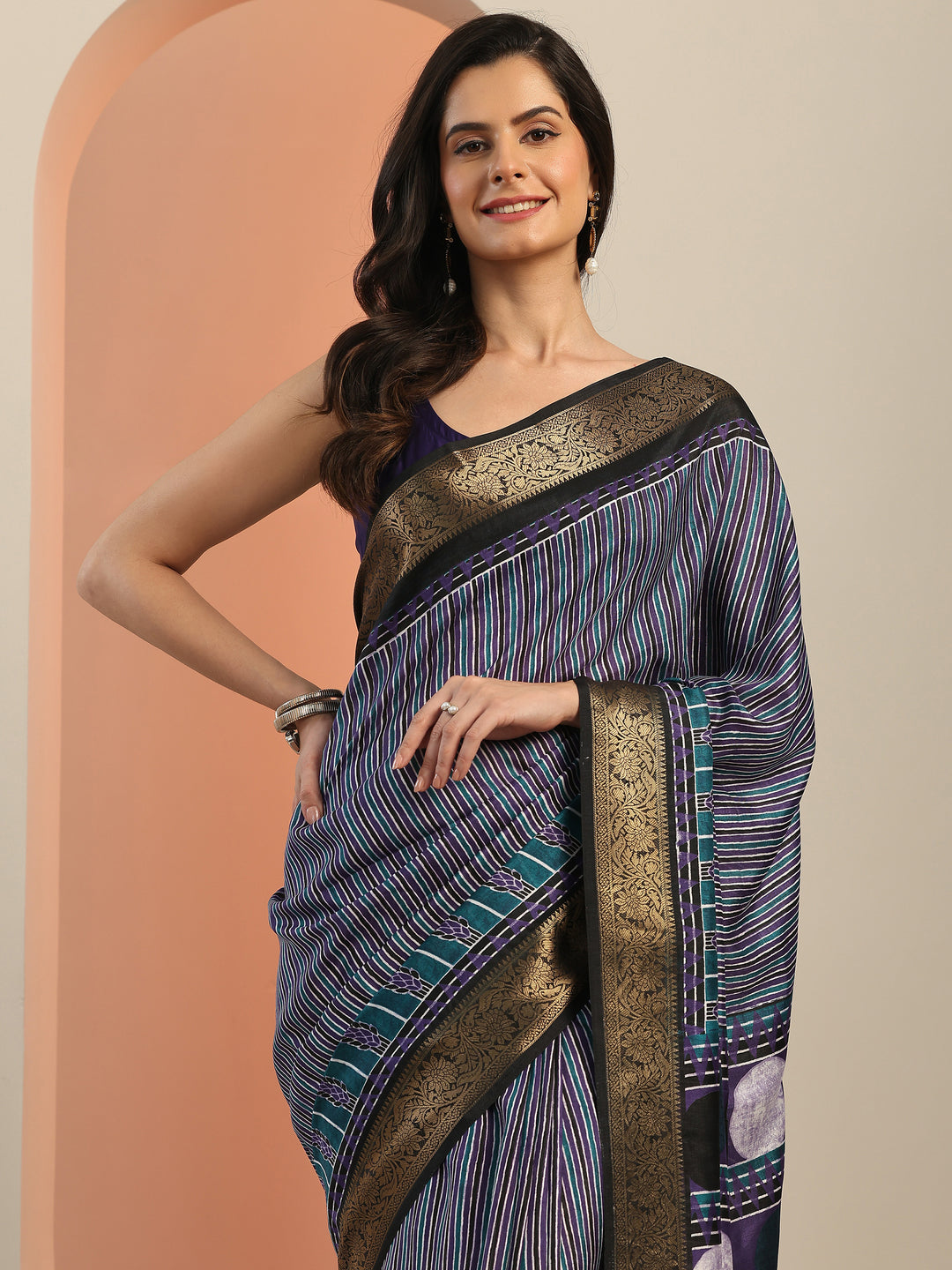 Purple Printed Silk Blend Saree With Unstitched Blouse Piece