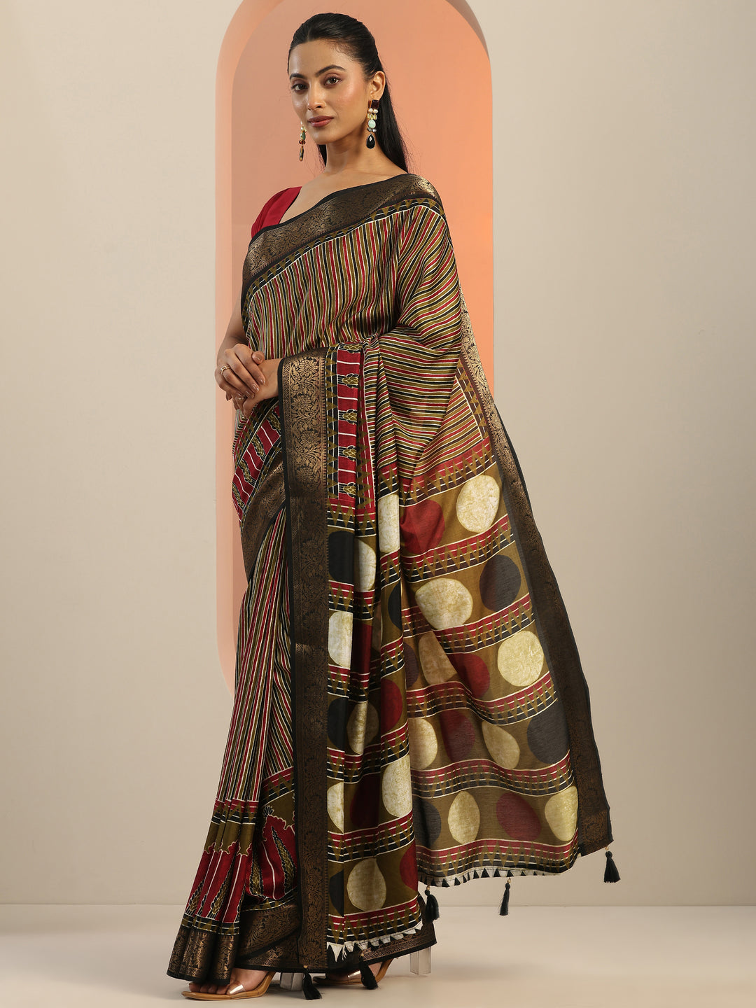 Olive Printed Silk Blend Saree With Unstitched Blouse Piece