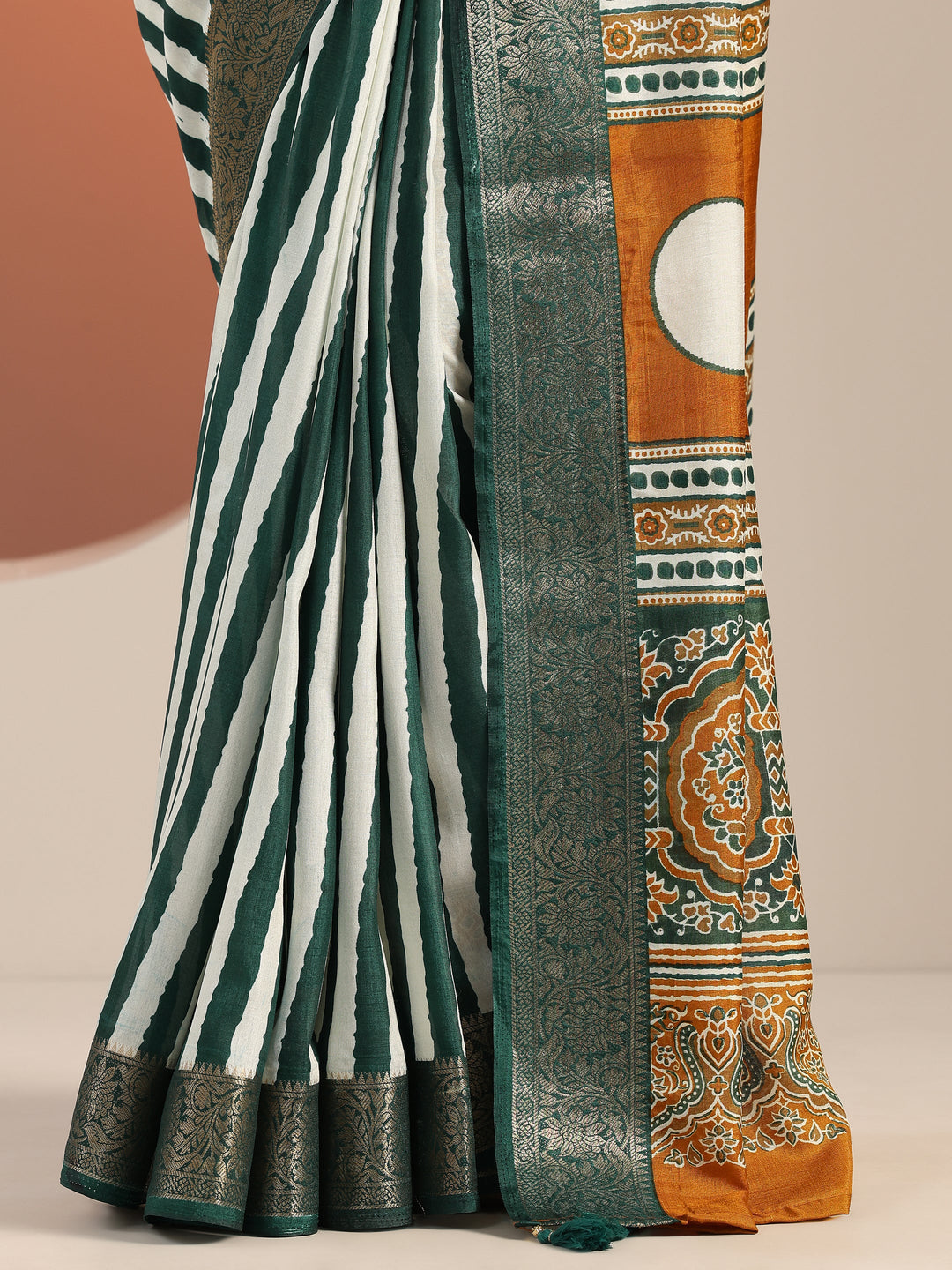 Green Printed Silk Blend Saree With Unstitched Blouse Piece