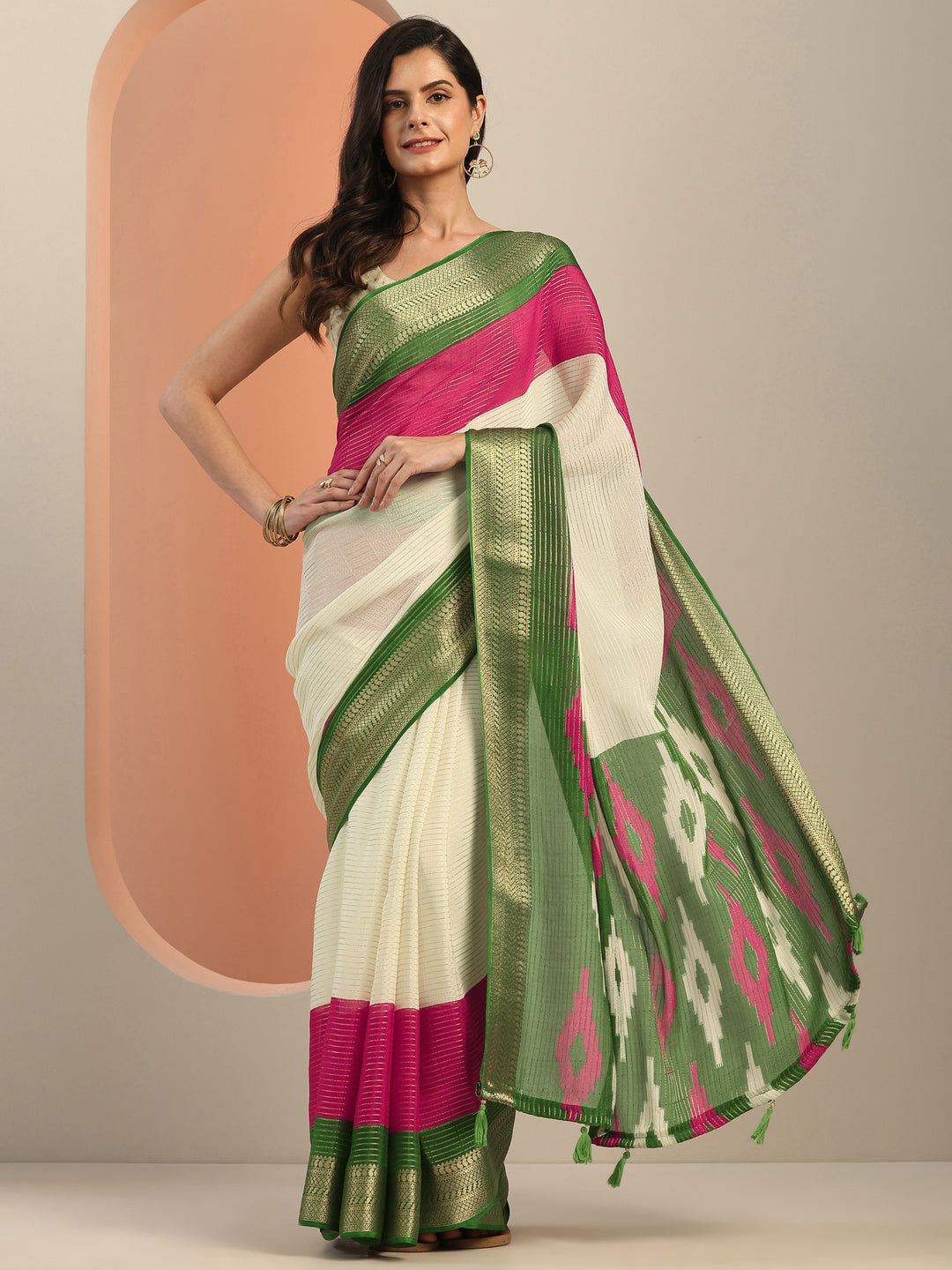 Off white Solid Silk Blend Saree With Unstitched Blouse Piece