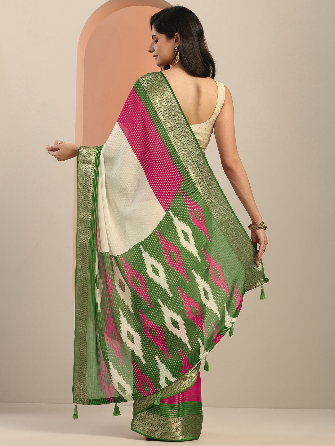 Off white Solid Silk Blend Saree With Unstitched Blouse Piece