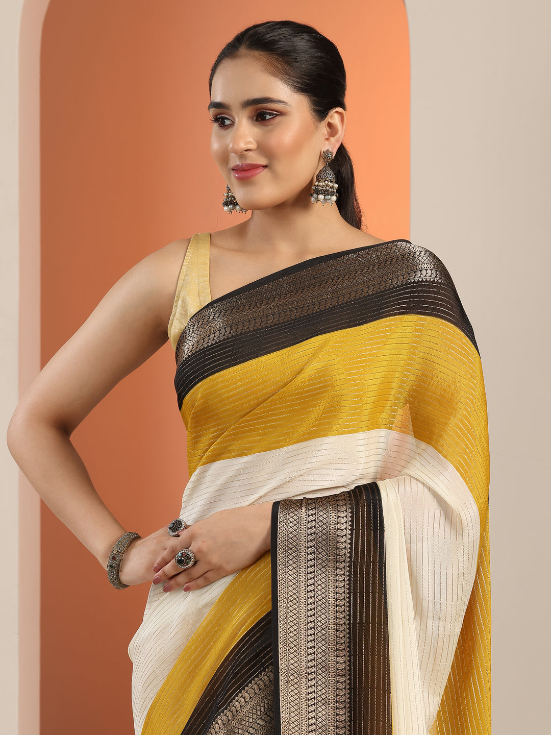 Off white Solid Silk Blend Saree With Unstitched Blouse Piece