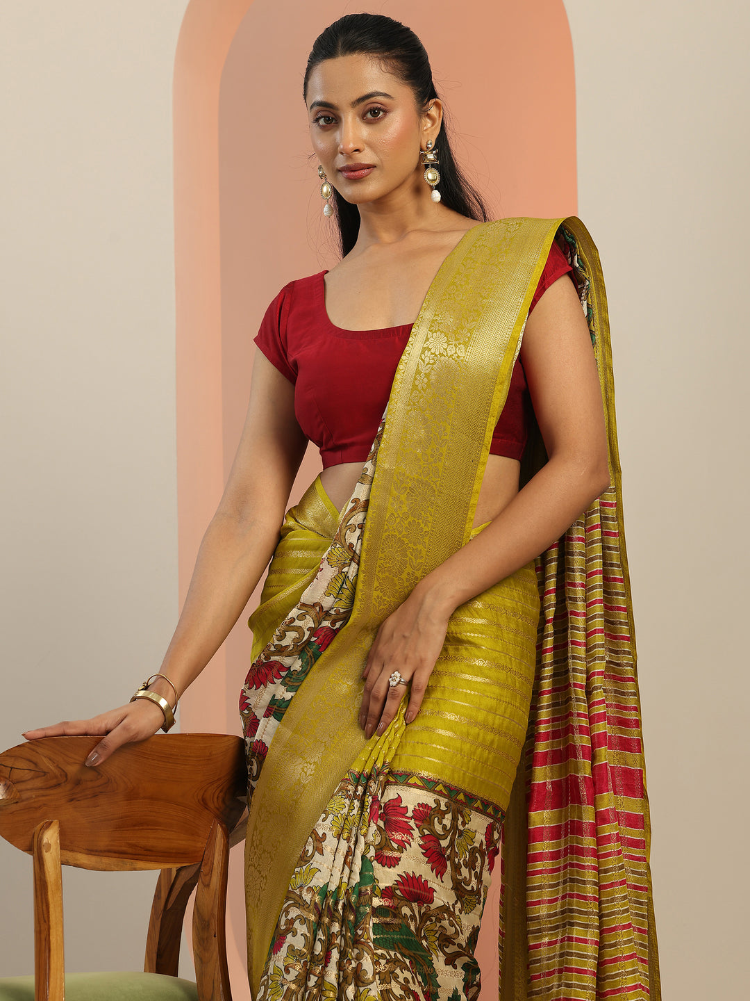 Multi Printed Silk Blend Saree With Unstitched Blouse Piece