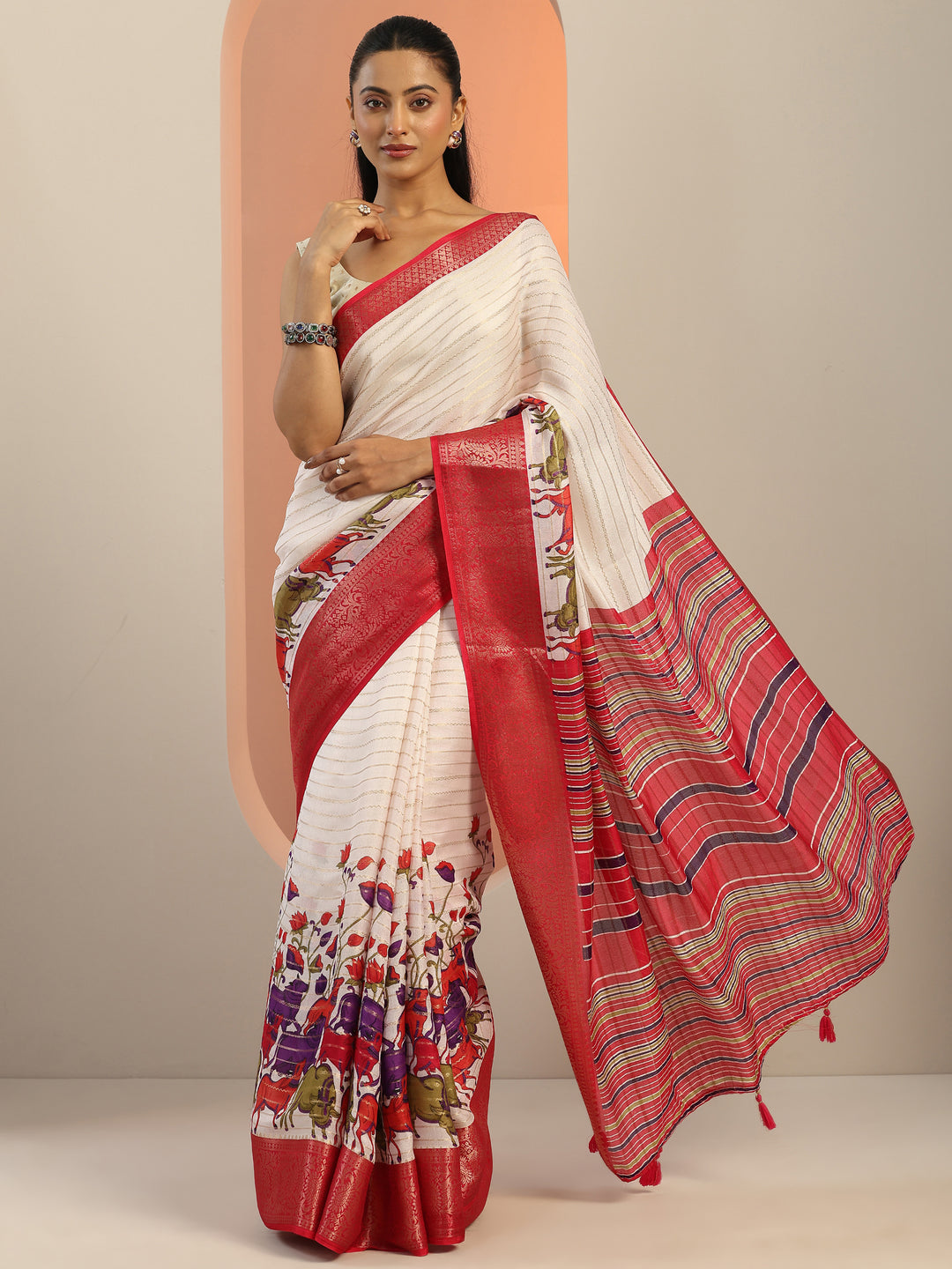 Off White Kalamkari Printed Silk Blend Saree With Unstitched Blouse Piece