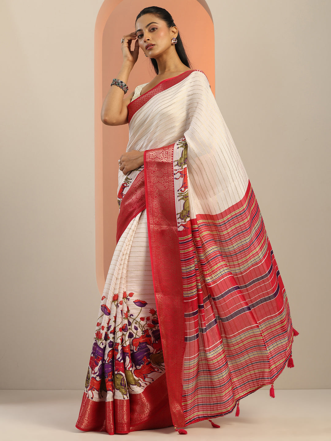 Off White Kalamkari Printed Silk Blend Saree With Unstitched Blouse Piece
