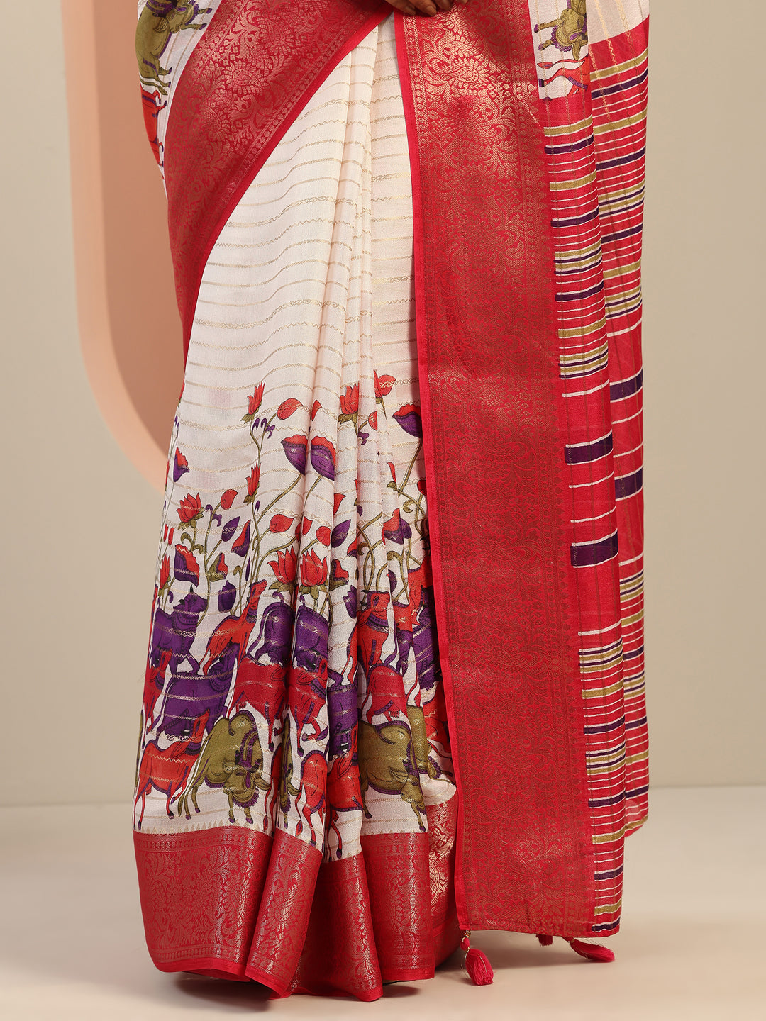Off White Kalamkari Printed Silk Blend Saree With Unstitched Blouse Piece