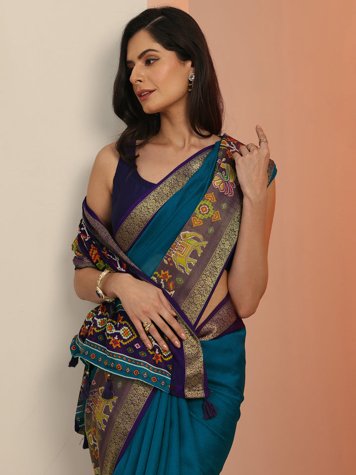 Teal Solid Georgette Saree With Unstitched Blouse Piece