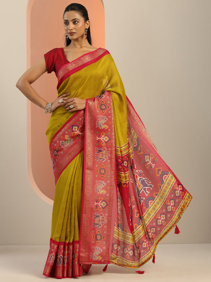 Green Solid Georgette Saree With Unstitched Blouse Piece