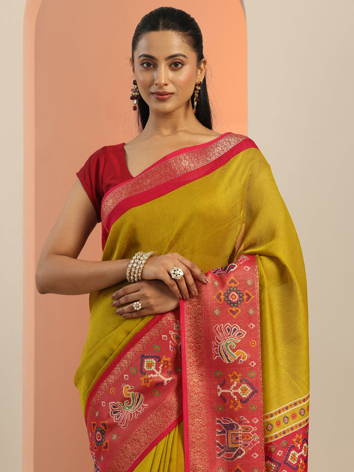 Green Solid Georgette Saree With Unstitched Blouse Piece