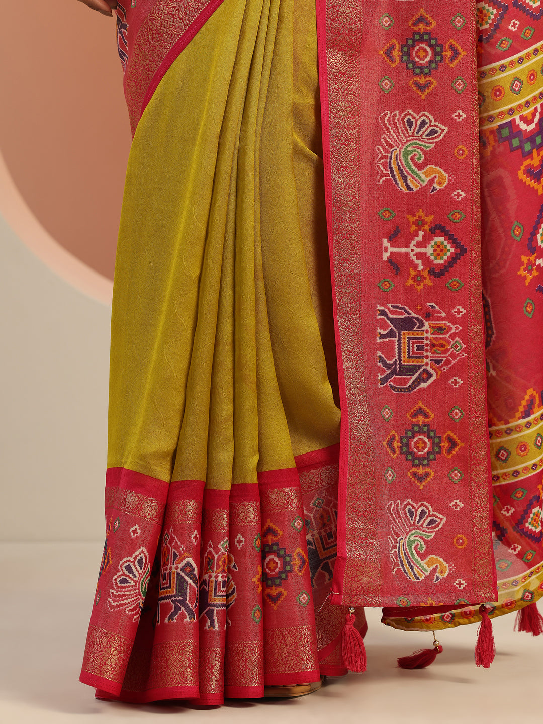 Green Solid Georgette Saree With Unstitched Blouse Piece