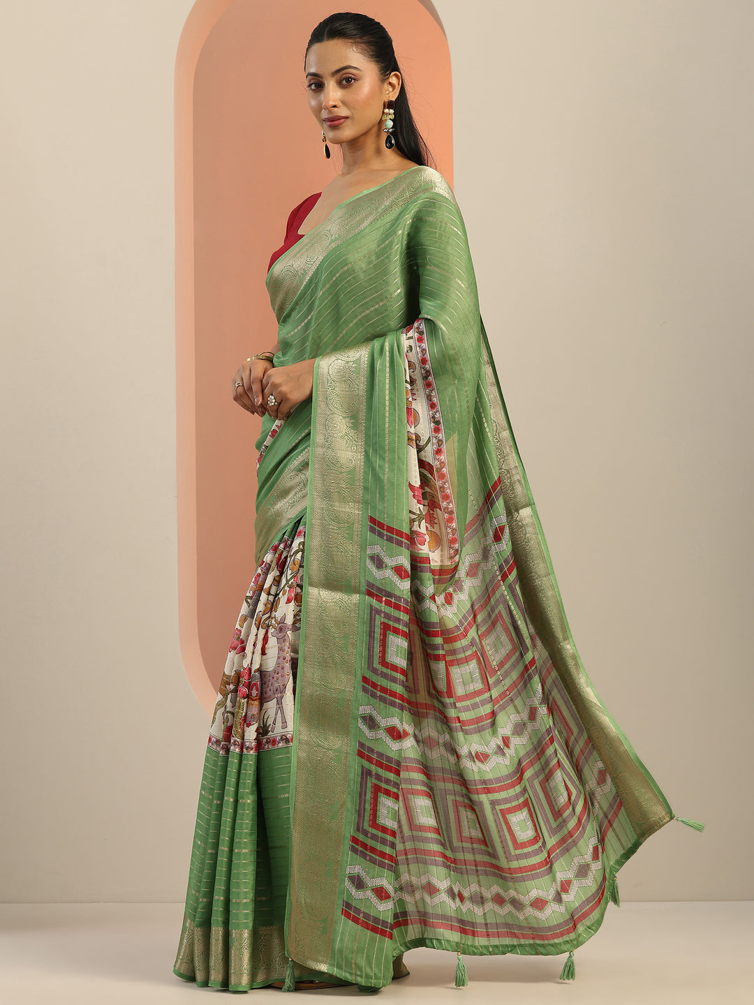 Multi Printed Crepe Saree With Unstitched Blouse Piece