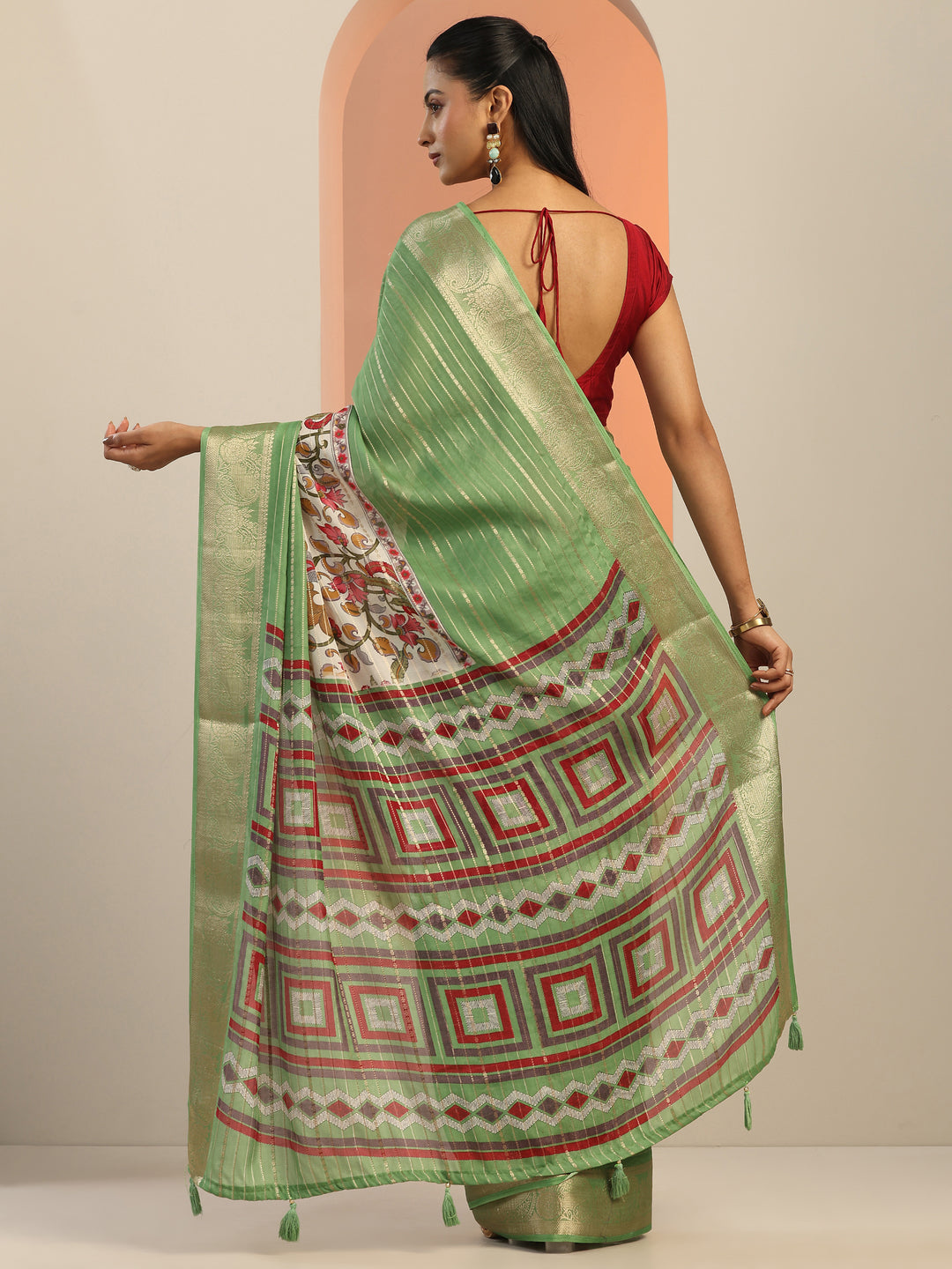 Multi Printed Crepe Saree With Unstitched Blouse Piece