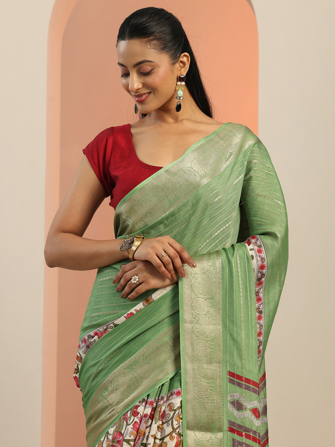 Multi Printed Crepe Saree With Unstitched Blouse Piece