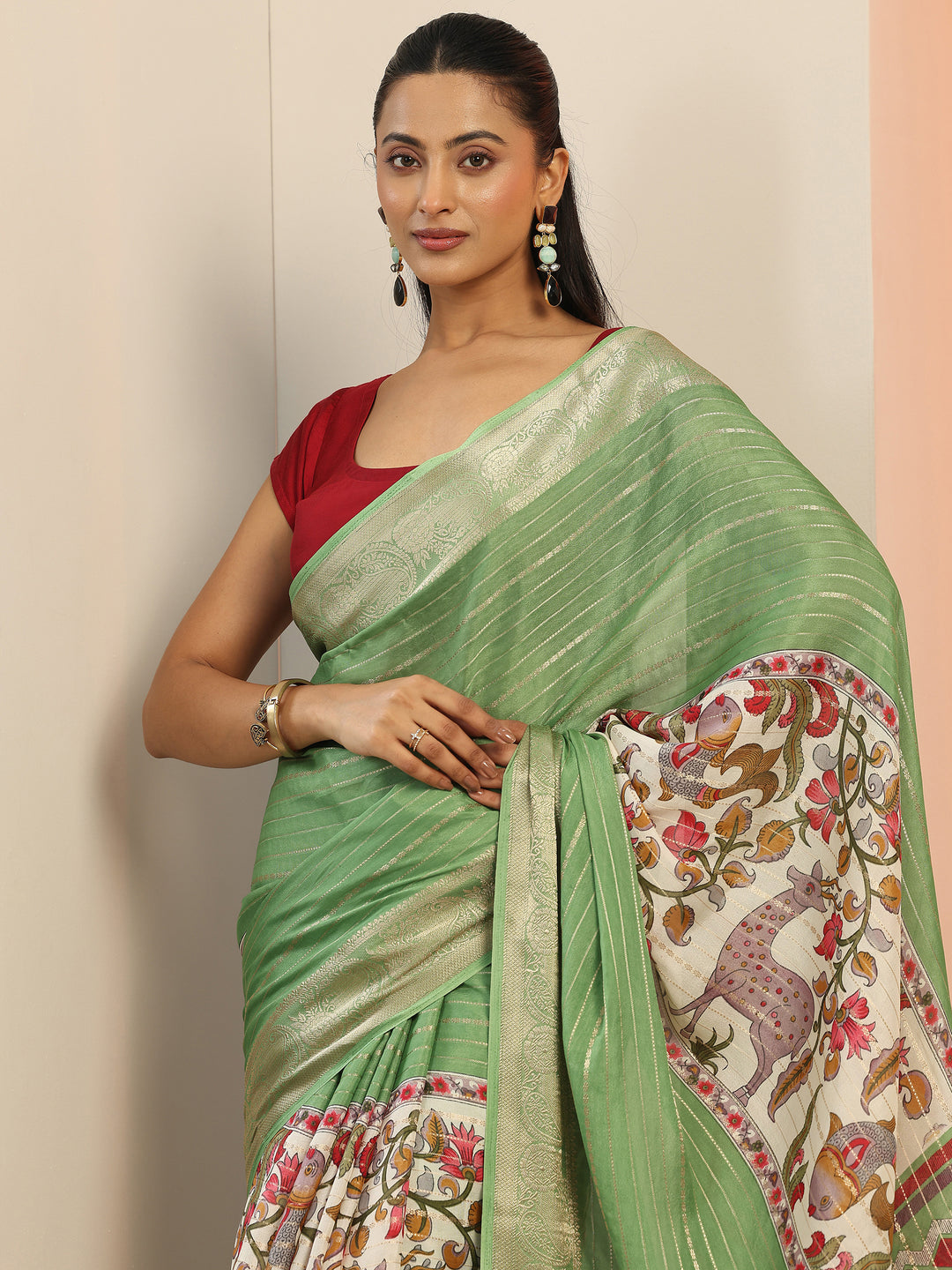 Multi Printed Crepe Saree With Unstitched Blouse Piece