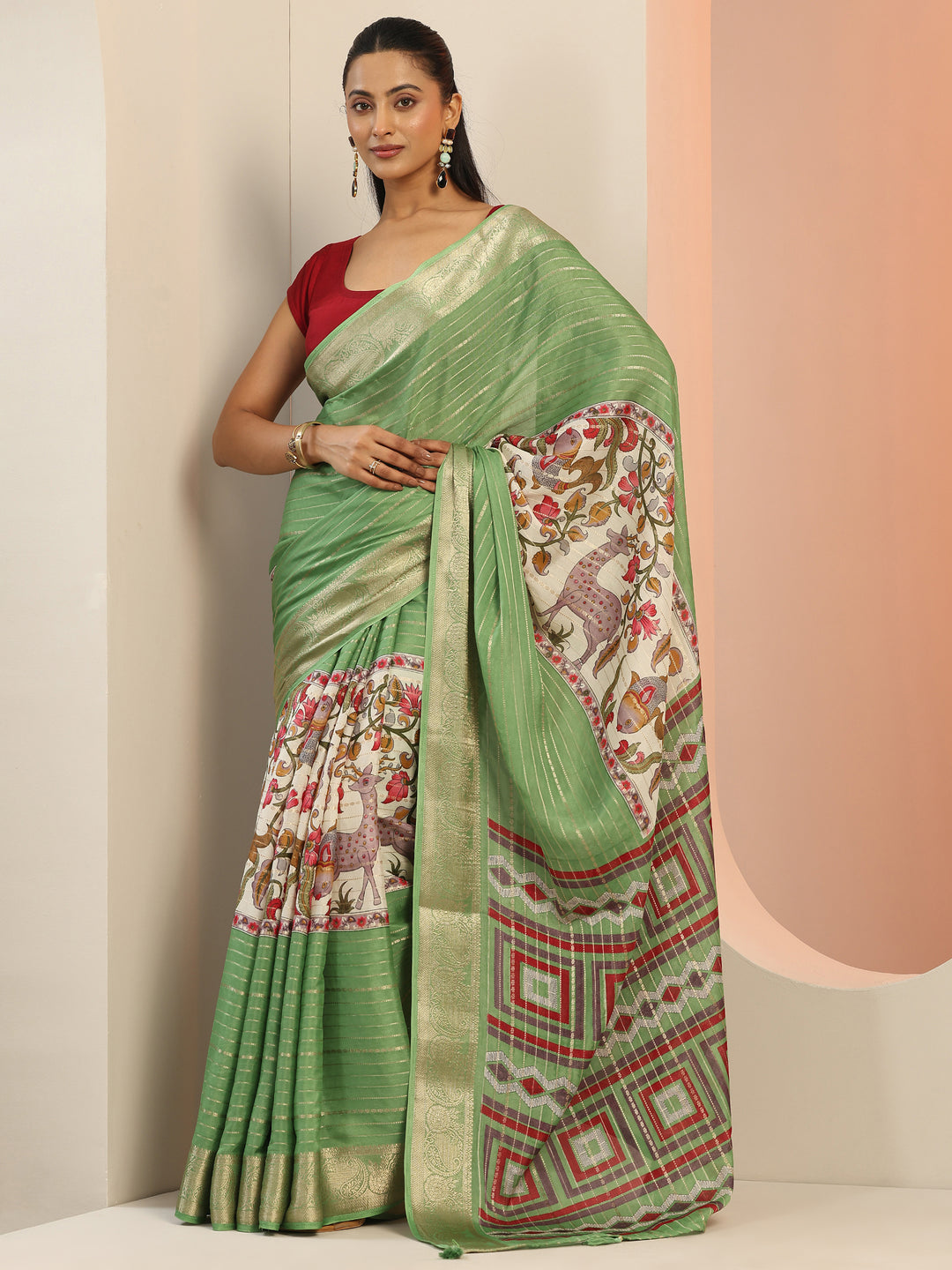 Multi Printed Crepe Saree With Unstitched Blouse Piece