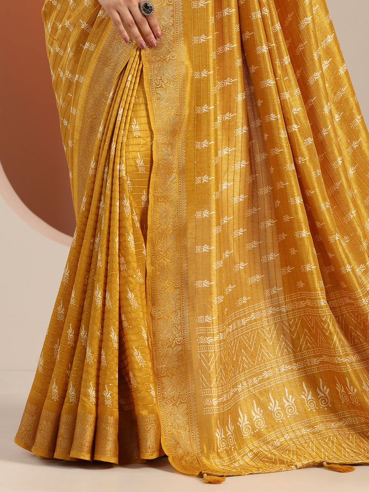 Mustard Printed Silk Blend Saree With Unstitched Blouse Piece