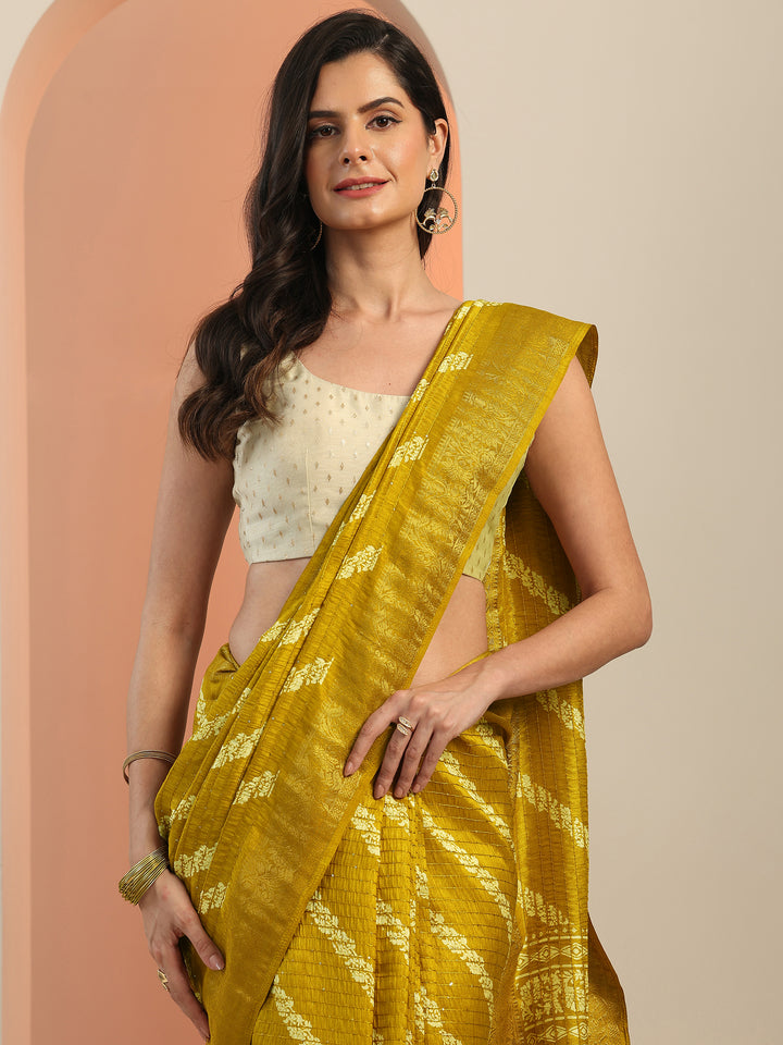 Mustard Printed Silk Blend Saree With Unstitched Blouse Piece