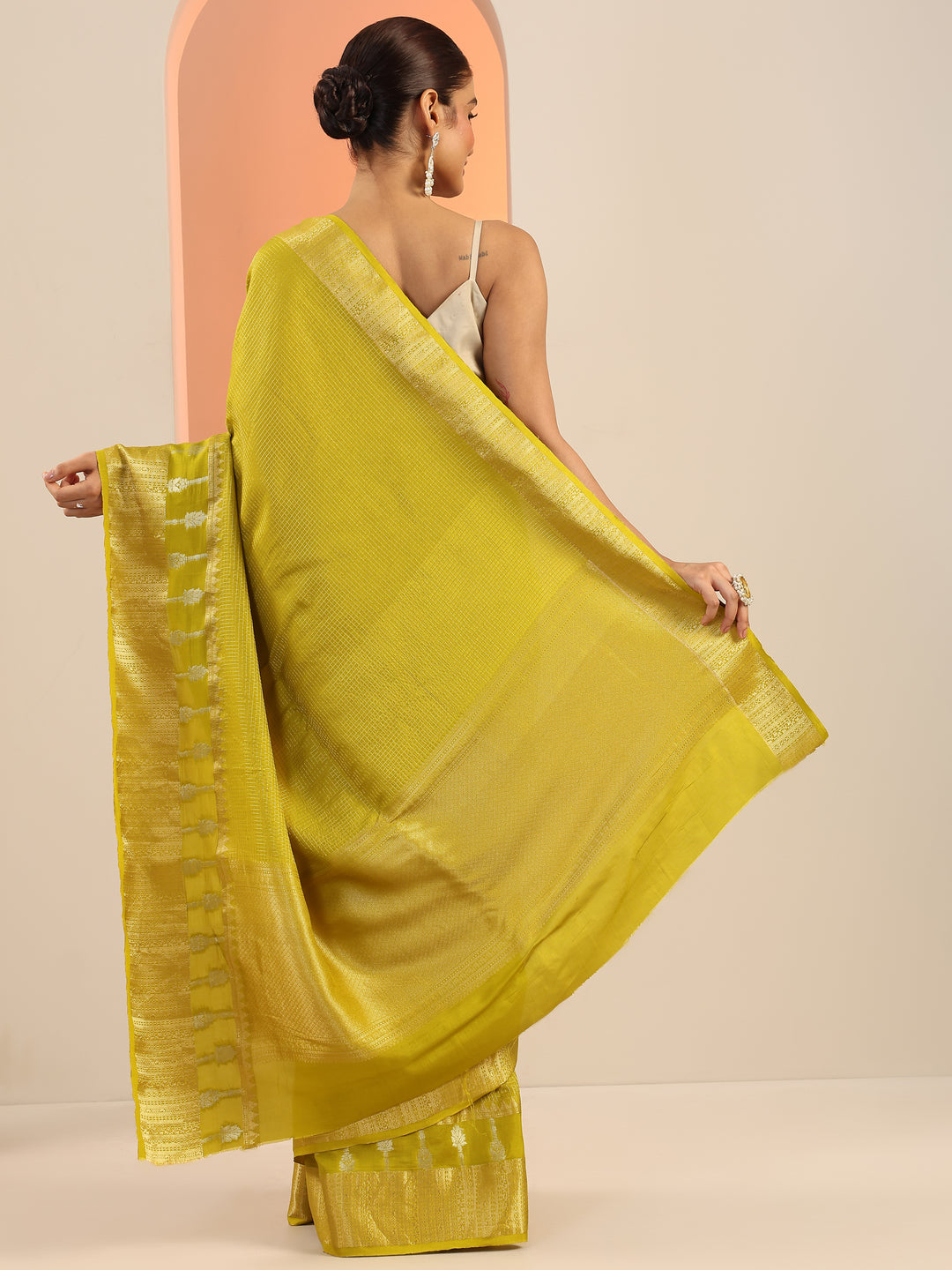 Green Embellished Silk Saree With Unstitched Blouse Piece