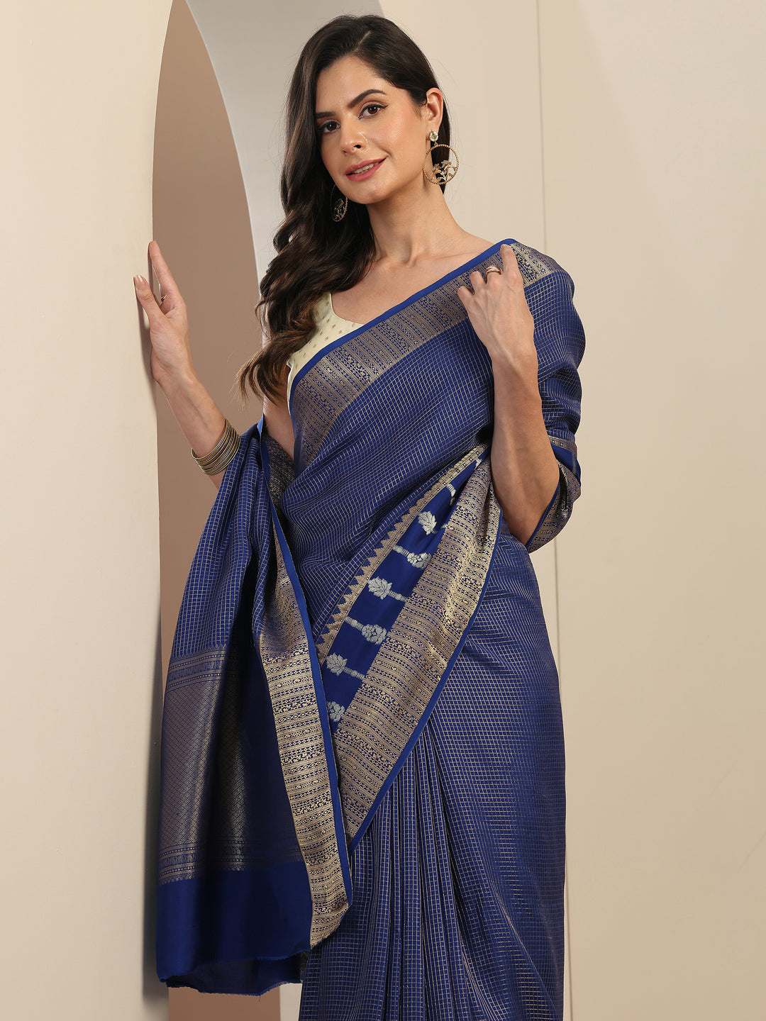 Navy Blue Embellished Silk Blend Saree With Unstitched Blouse Piece