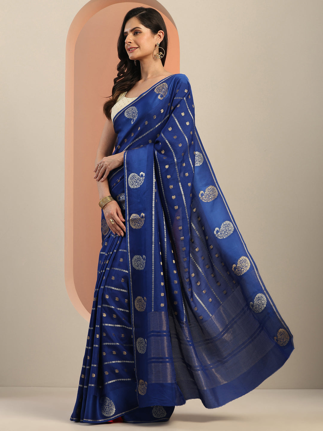 Navy blue Woven Design Silk Blend Saree With Unstitched Blouse Piece