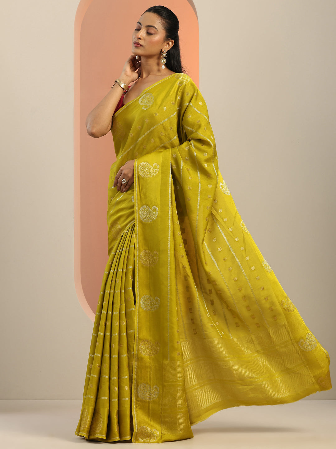 Green Woven Design Silk Blend Saree With Unstitched Blouse Piece