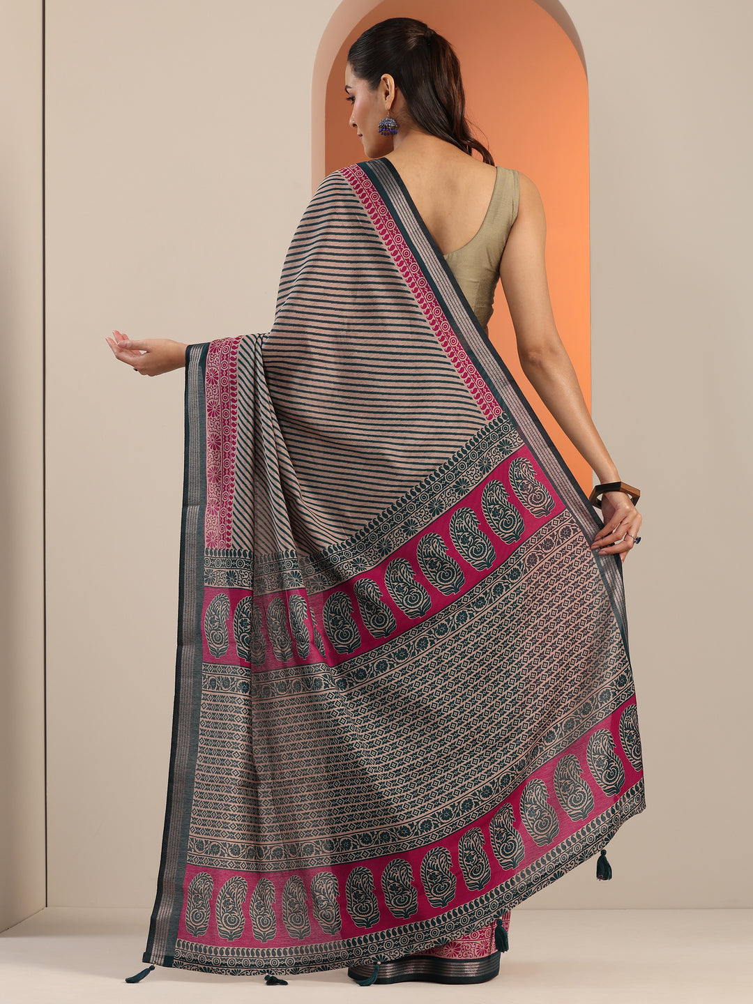 Teal Printed Cotton Blend Saree With Unstitched Blouse Piece