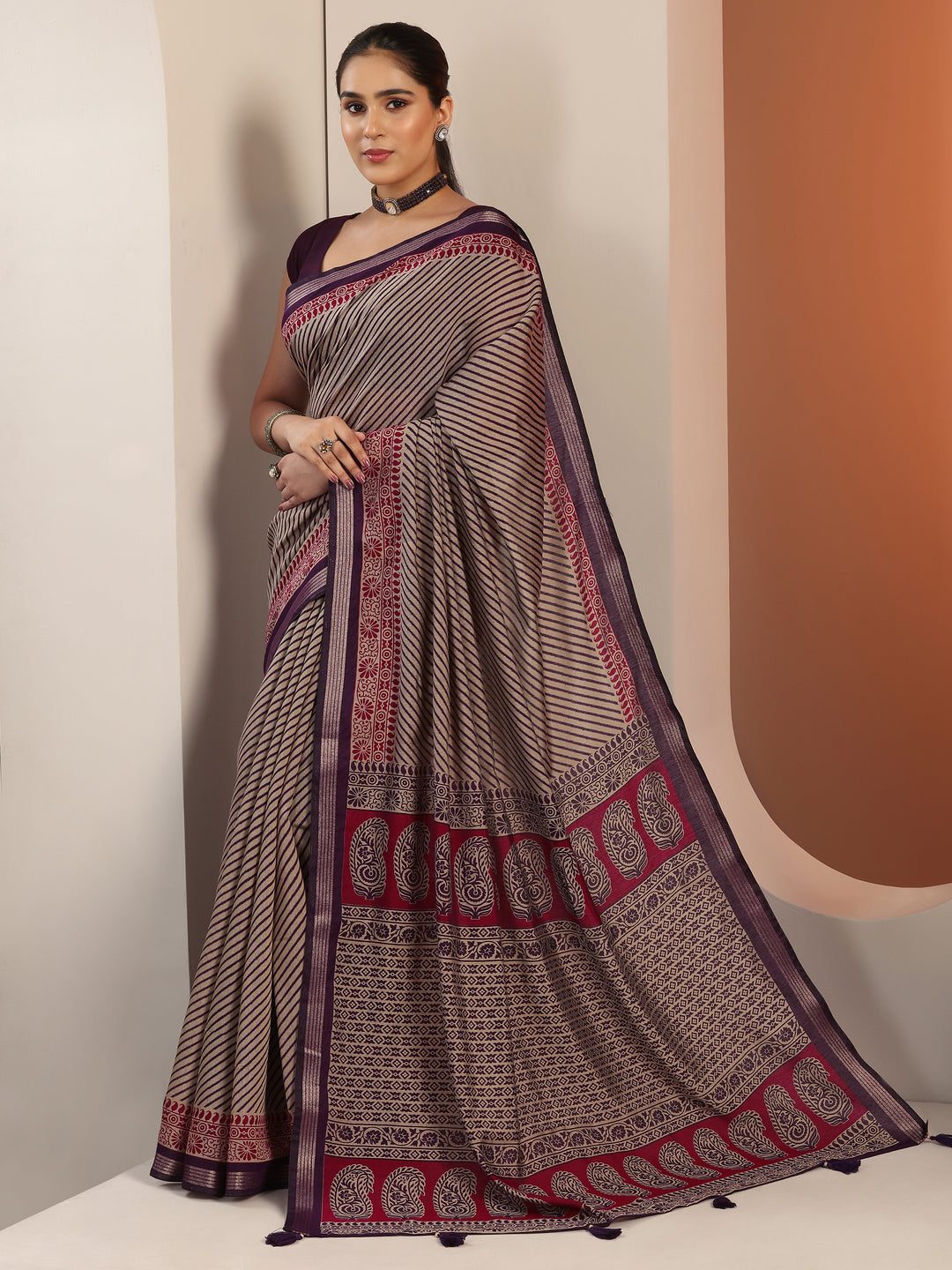 Purple Printed Cotton Blend Saree With Unstitched Blouse Piece