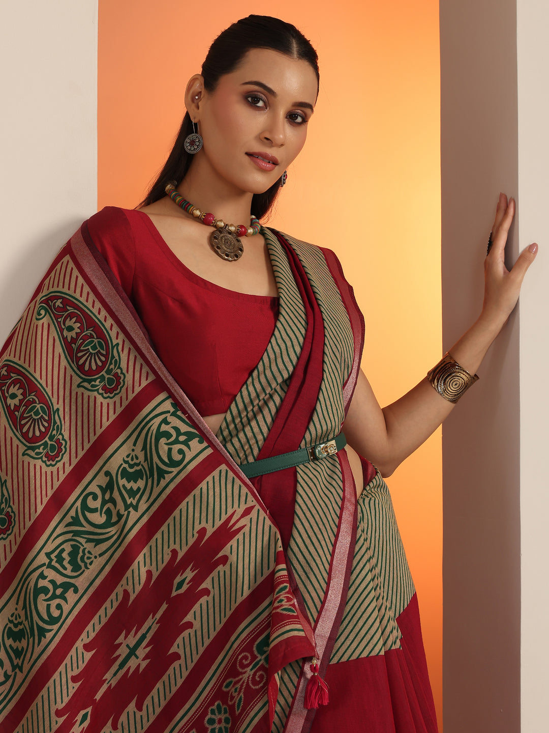 Red Solid Cotton Blend Saree With Unstitched Blouse Piece
