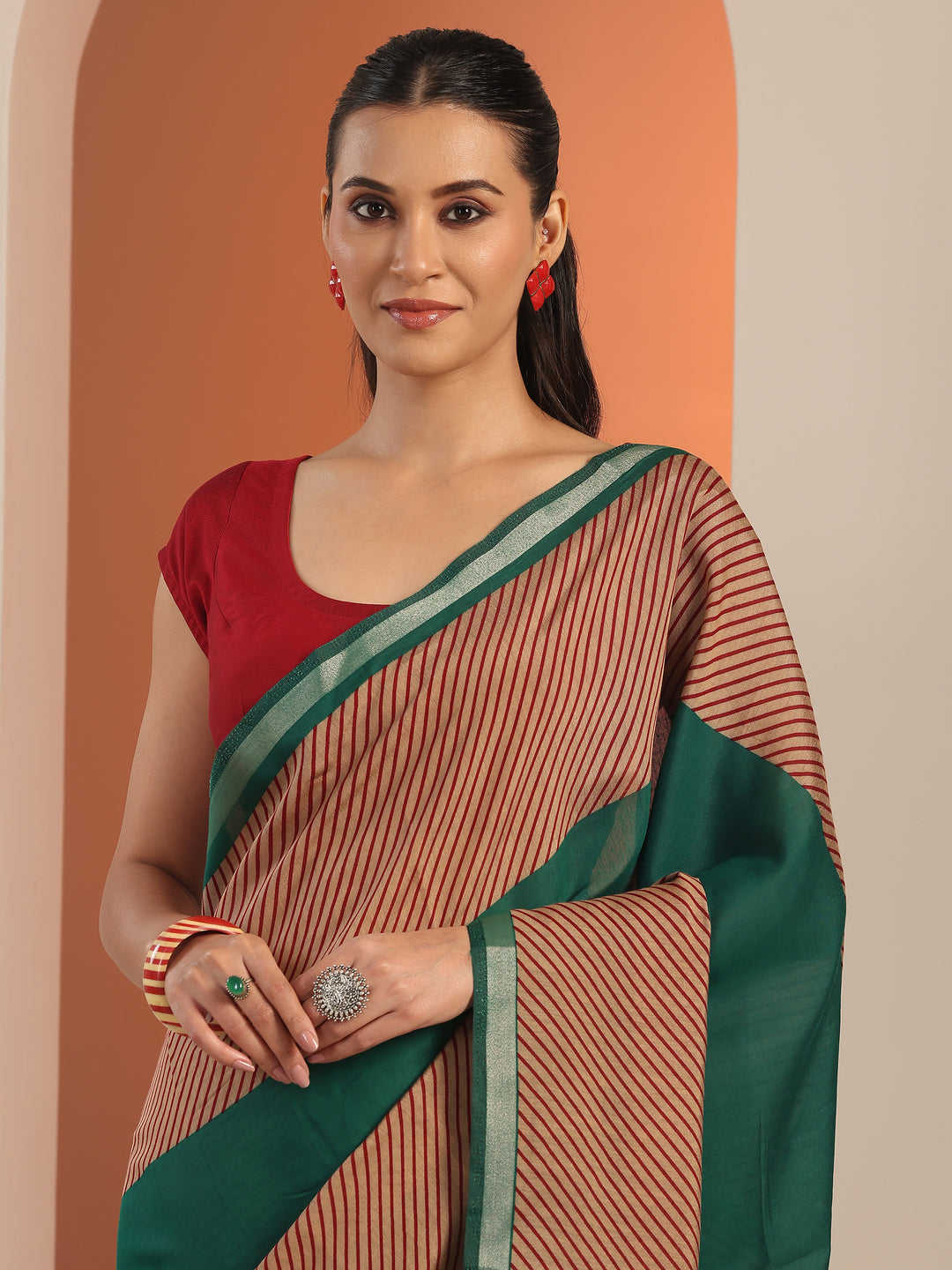 Green Solid Cotton Blend Saree With Unstitched Blouse Piece